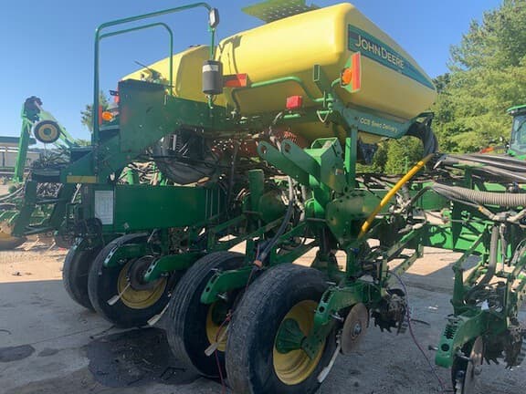 Image of John Deere 1770 equipment image 4