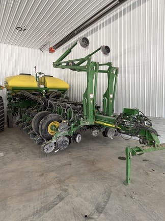2014 John Deere 1770 Equipment Image0