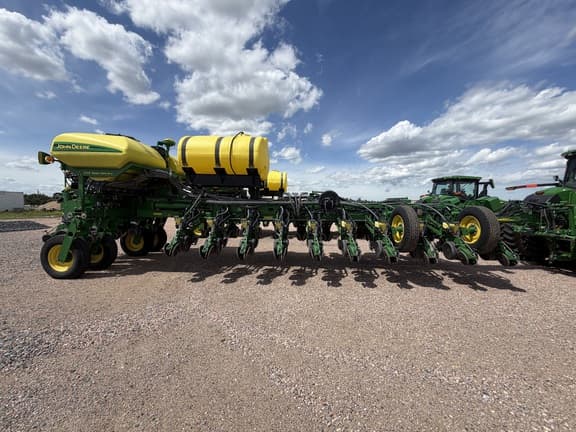 Image of John Deere 1770 equipment image 1