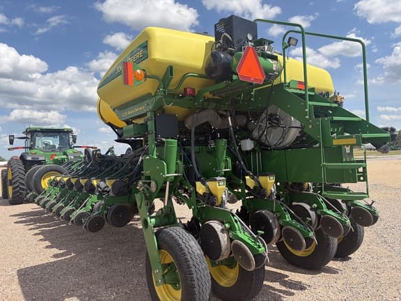 Image of John Deere 1770 equipment image 4