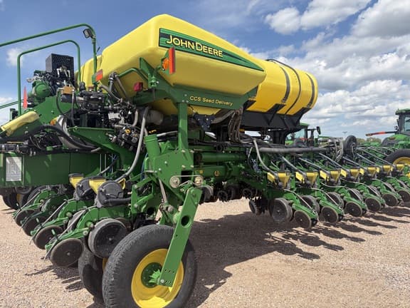 Image of John Deere 1770 equipment image 2