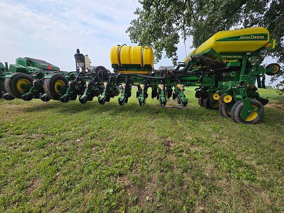 Image of John Deere 1770 equipment image 1