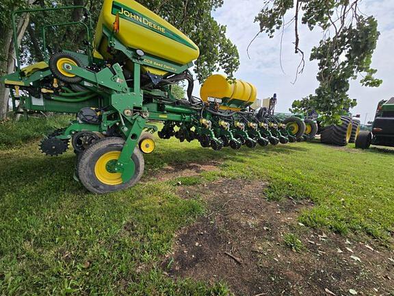 Image of John Deere 1770 equipment image 4