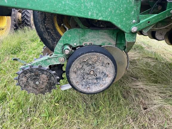 Image of John Deere 1770 equipment image 4