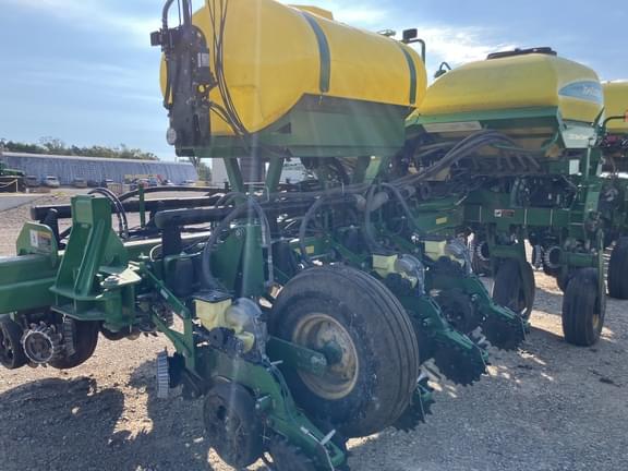 Image of John Deere 1770 equipment image 4