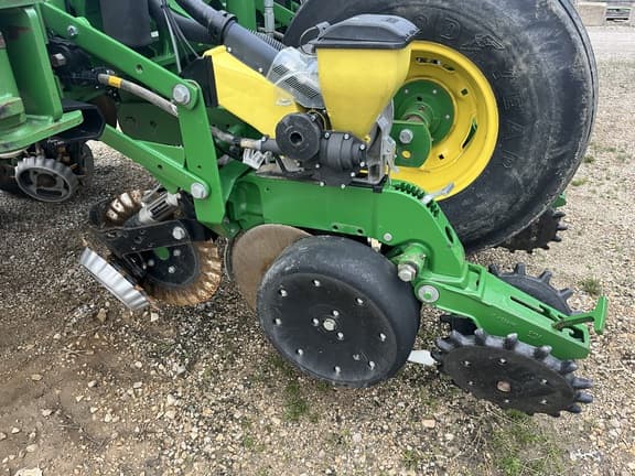 Image of John Deere 1770 equipment image 3