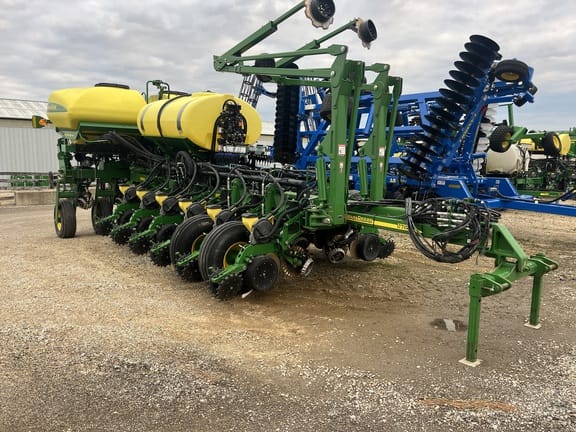 2014 John Deere 1770 Equipment Image0