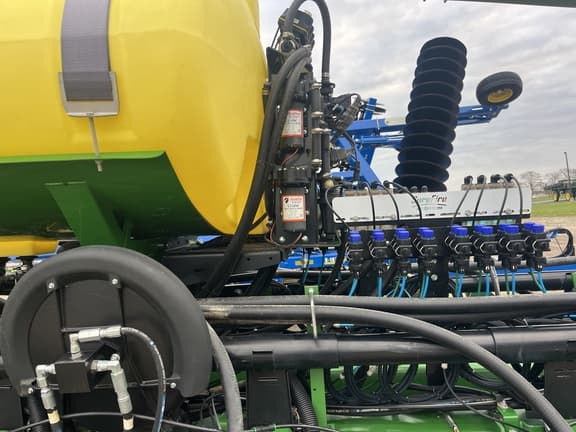 Image of John Deere 1770 equipment image 4