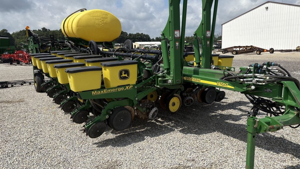 2014 John Deere 1770 Equipment Image0