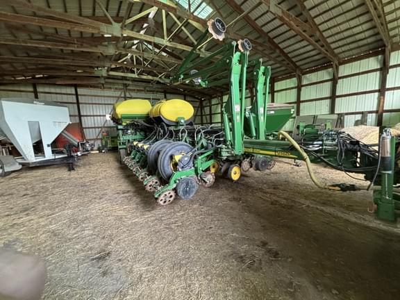 Image of John Deere 1770 equipment image 1