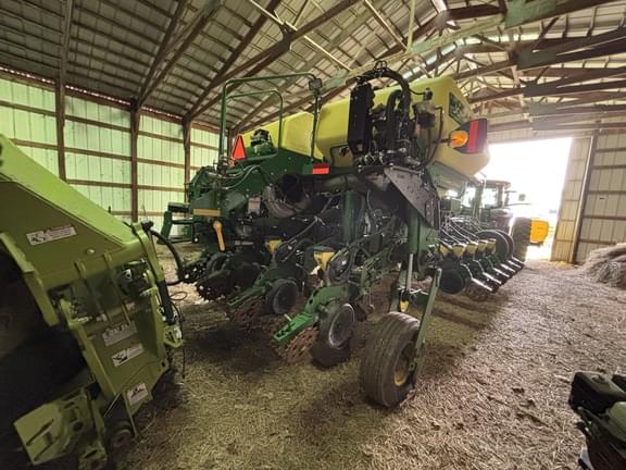 Image of John Deere 1770 equipment image 2