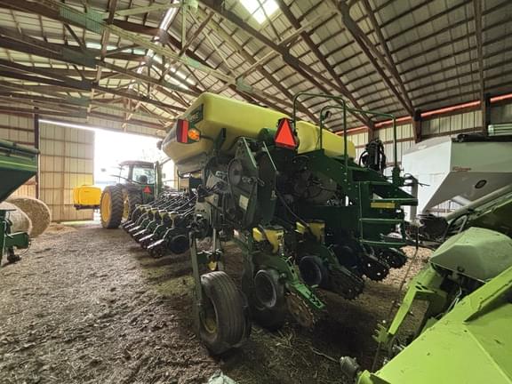 Image of John Deere 1770 equipment image 3