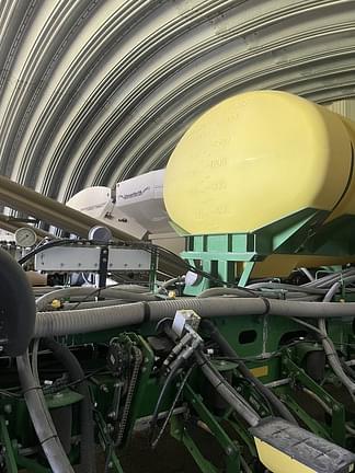 Image of John Deere 1775 equipment image 2