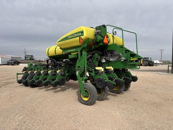 Image of John Deere 1775 equipment image 2