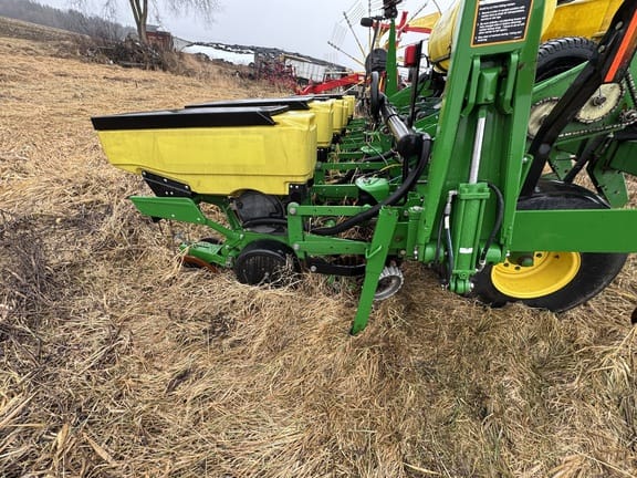 2014 John Deere 1785 Equipment Image0