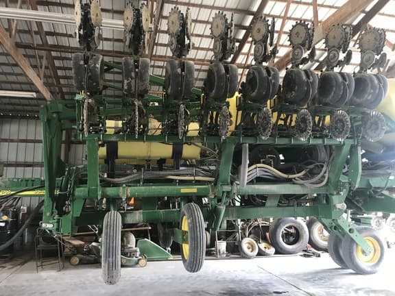 Image of John Deere 1790 equipment image 4