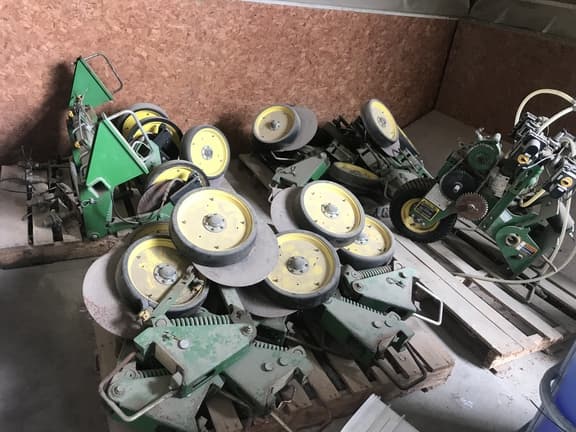 Image of John Deere 1790 equipment image 2