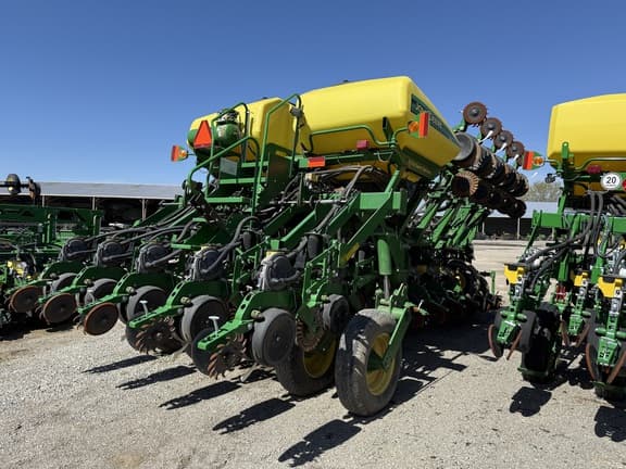 Image of John Deere 1790 equipment image 1