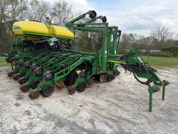 2014 John Deere 1790 Equipment Image0