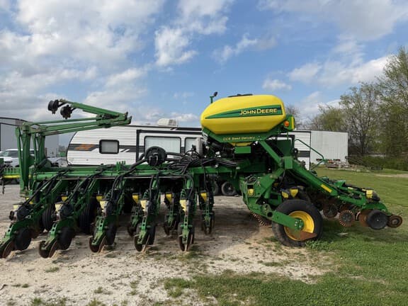 Image of John Deere 1790 equipment image 2