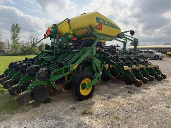 Image of John Deere 1790 equipment image 4