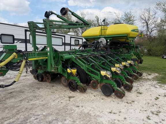 Image of John Deere 1790 equipment image 1