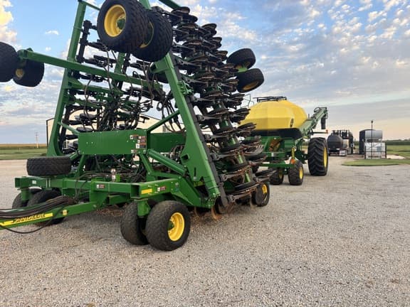 Image of John Deere 1890 equipment image 3
