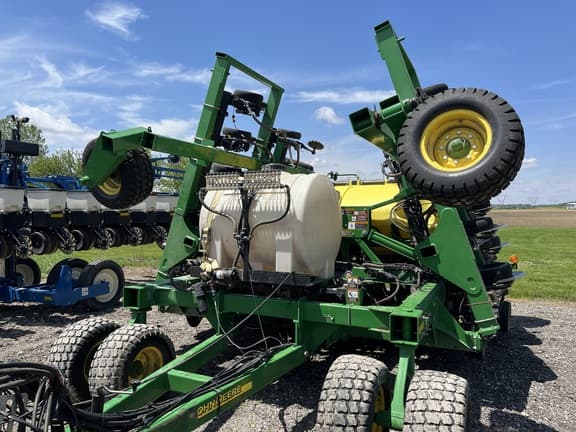 Image of John Deere 1990 equipment image 1