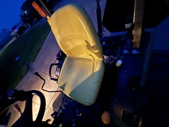 Image of John Deere 2025R equipment image 4