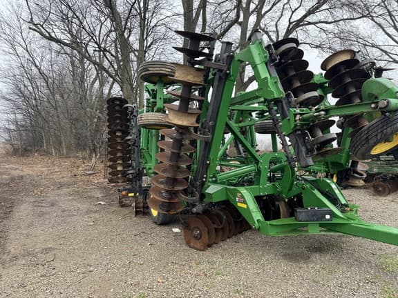 Image of John Deere 2623VT equipment image 2
