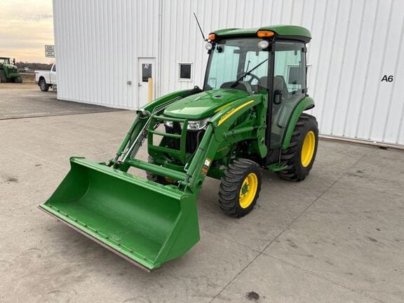 2014 John Deere 3033R Equipment Image0
