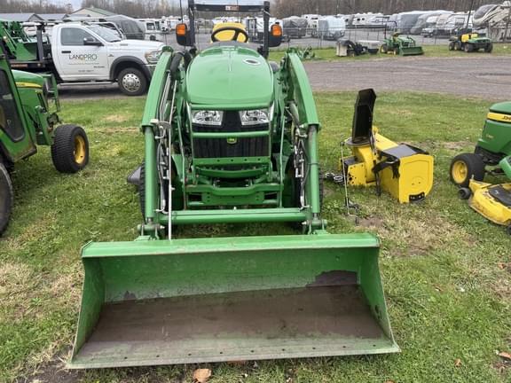 Image of John Deere 3033R equipment image 2
