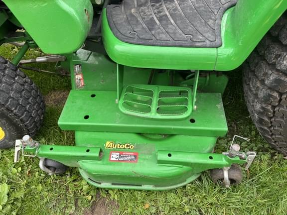 Image of John Deere 3033R equipment image 4