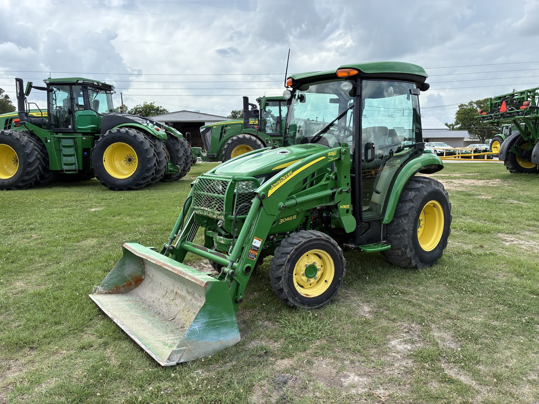 2014 John Deere 3046R Equipment Image0