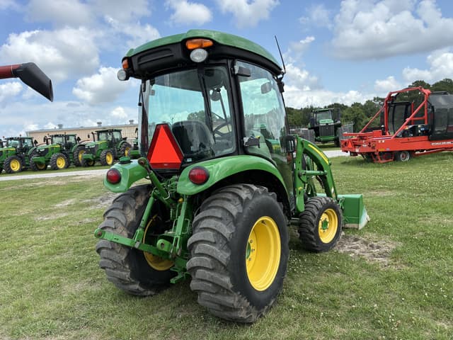 Image of John Deere 3046R equipment image 4