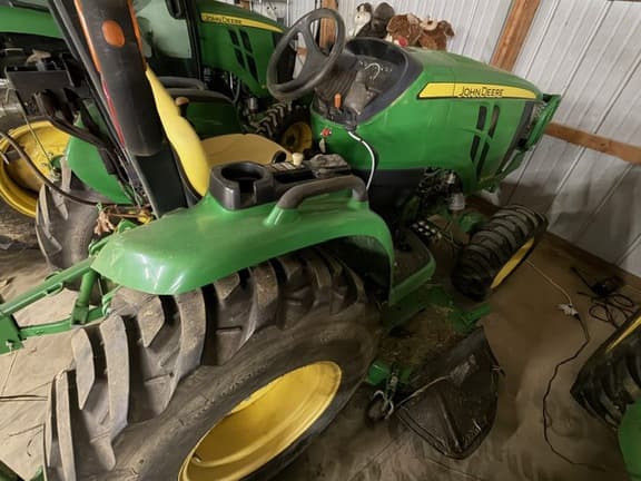 Image of John Deere 3046R equipment image 2