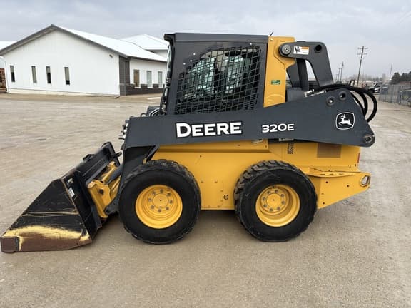 Image of John Deere 320E equipment image 1