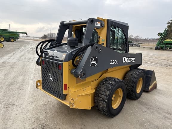 Image of John Deere 320E equipment image 4