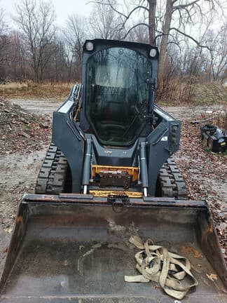 Image of John Deere 323E Primary image
