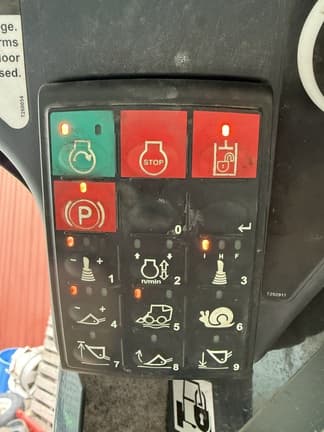 Image of John Deere 329E equipment image 4