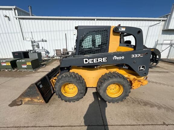 Image of John Deere 332E equipment image 1