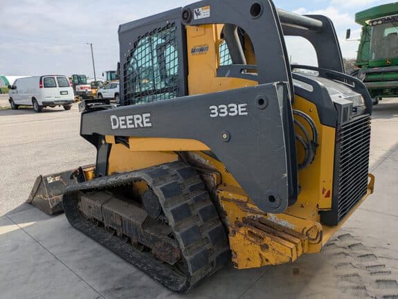 Image of John Deere 333E equipment image 3