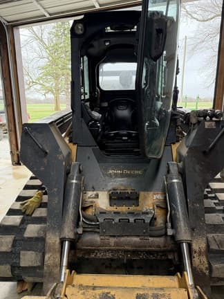 Image of John Deere 333E Primary image