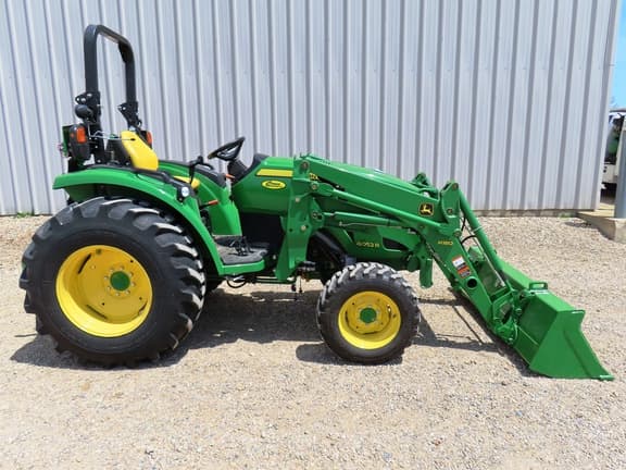Image of John Deere 4052R equipment image 3