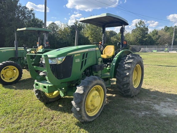 2014 John Deere 5055E Equipment Image0