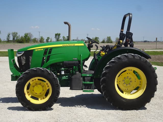 Image of John Deere 5085M equipment image 2