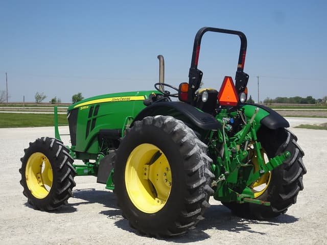 Image of John Deere 5085M equipment image 4