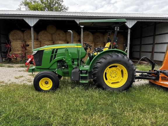 Image of John Deere 5085M equipment image 1