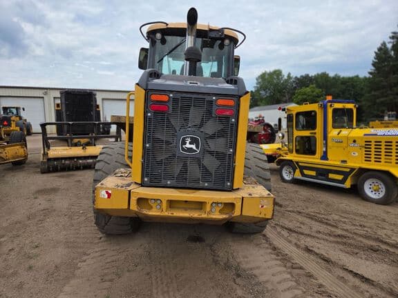 Image of John Deere 544K equipment image 3