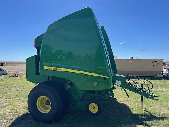 Image of John Deere 569 Premium equipment image 1
